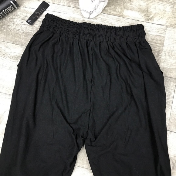 Ultra butter soft black joggers w pockets - Picture 5 of 6